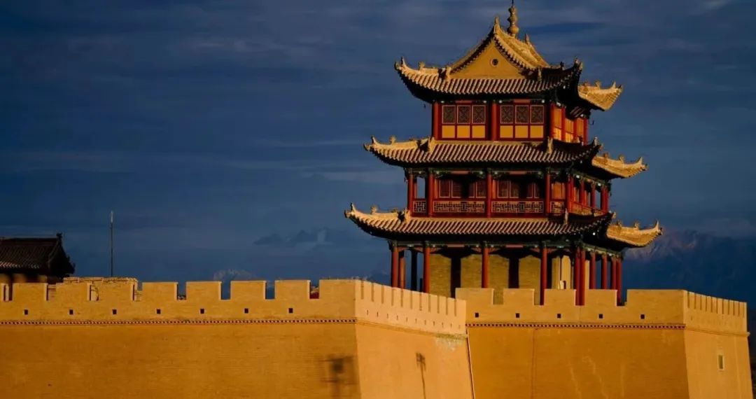 <b>“五一”假期第三天，嘉峪關文物景區(qū)持續(xù)火爆、秩序井然!</b>