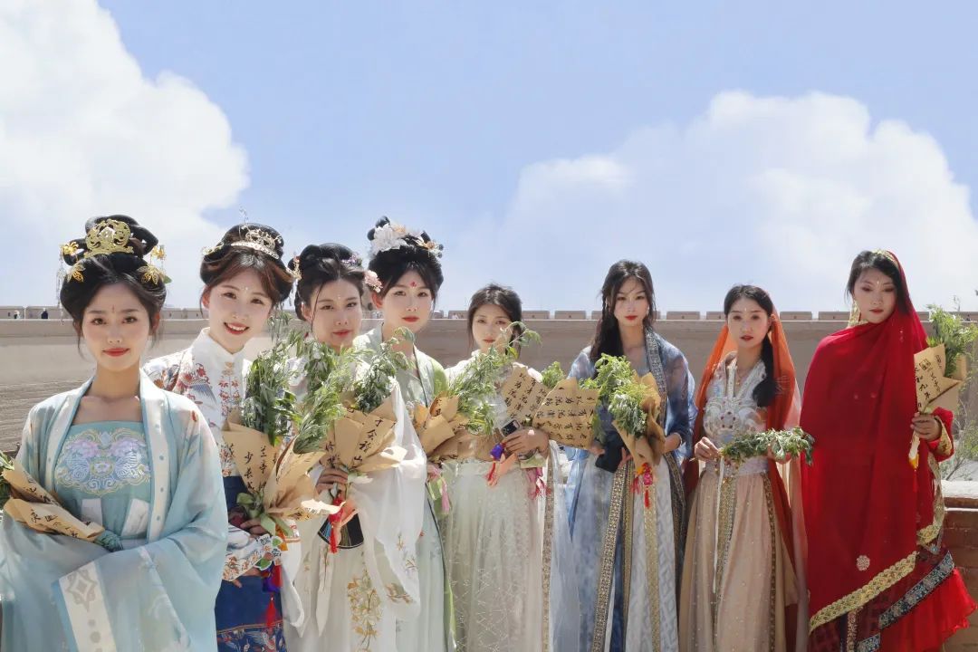 <b>【網(wǎng)絡(luò)中國(guó)節(jié)·端午】盛夏“粽”頭戲 | 嘉峪關(guān)關(guān)城端午奇妙游你來了嗎？</b>